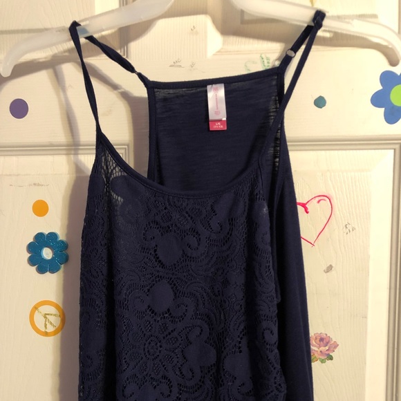 Tops - Picture 5 of 8